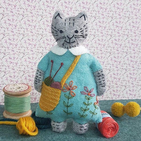 Mrs. Cat Loves Knitting Felt Craft Mini Kit by Corinne Lapierre